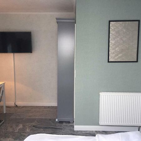 Neues Zimmerapartment Mit Bad Neckarwestheim المظهر الخارجي الصورة