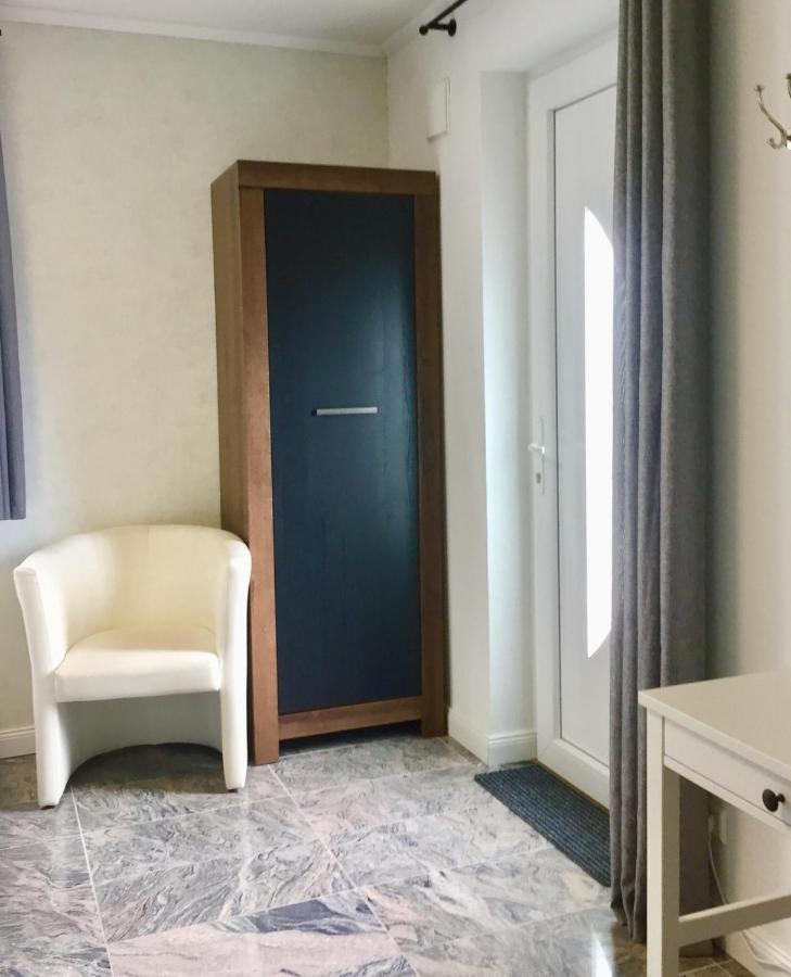 Neues Zimmerapartment Mit Bad Neckarwestheim المظهر الخارجي الصورة